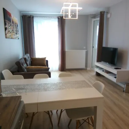 Luxury & Stylish In Wola Warsaw, Balcony アパート *