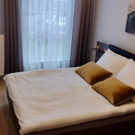 Luxury & Stylish In Wola Warsaw, Balcony アパート