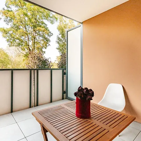 Luxury & Stylish In Wola Warsaw, Balcony アパート ワルシャワ