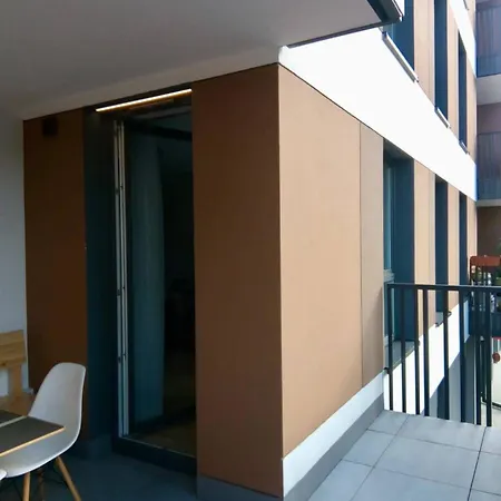 Luxury & Stylish In Wola Warsaw, Balcony アパート