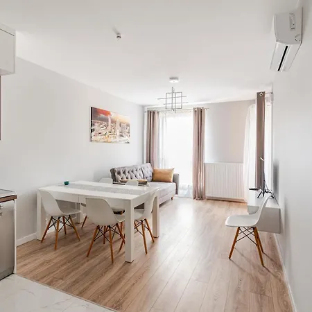 Luxury & Stylish In Wola Warsaw, Balcony *