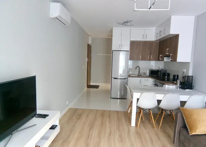 Luxury & Stylish In Wola Warsaw, Balcony Apartman