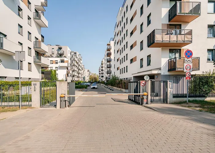 Luxury & Stylish In Wola Warsaw, Balcony * Varsó