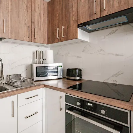 Luxury & Stylish In Wola Warsaw, Balcony Apartment Warschau